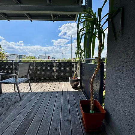 Апартаменты Moderne 100 M2 Mit Buero Und Terrasse