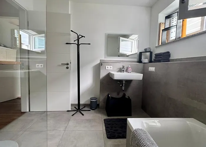 Lägenhet Moderne 100 M2 Mit Buero Und Terrasse