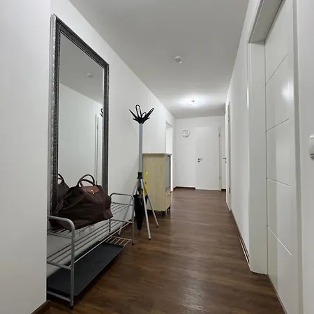 Lägenhet Moderne 100 M2 Mit Buero Und Terrasse
