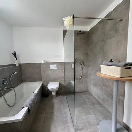 Moderne 100 M2 Mit Buero Und Terrasse Lägenhet