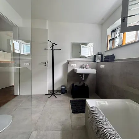 Lägenhet Moderne 100 M2 Mit Buero Und Terrasse